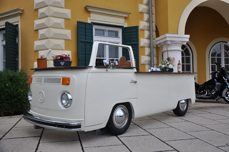 Bulli Mietbar Elfi bei der Hochzeitsmesse in Velden