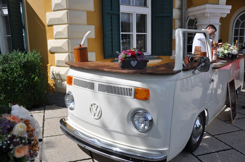 Bulli Mietbar Elfi bei der Hochzeitsmesse in Velden